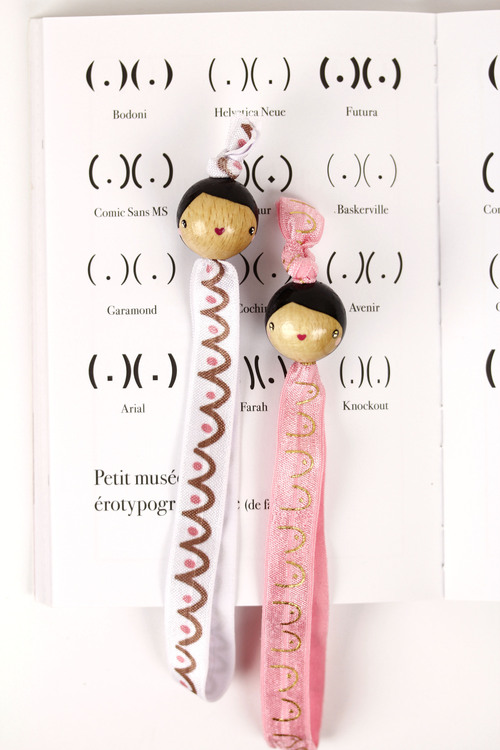 (image pour) Marque Page Octobre Rose BooBs Blanc